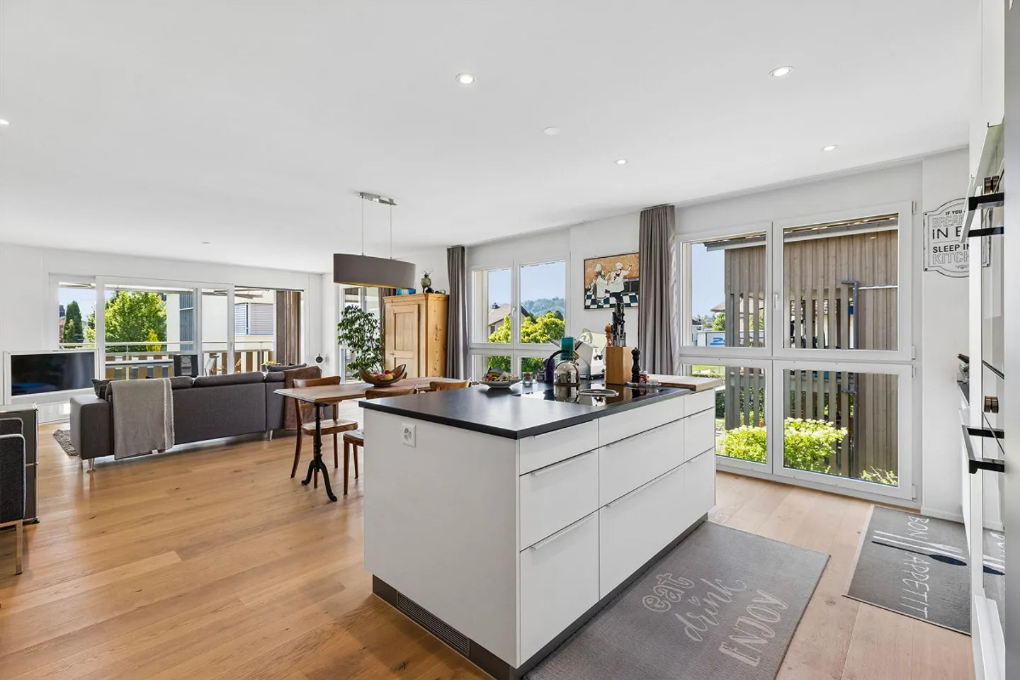 Moderne Wohnung mit grossem Balkon - Foto 1 von 13
