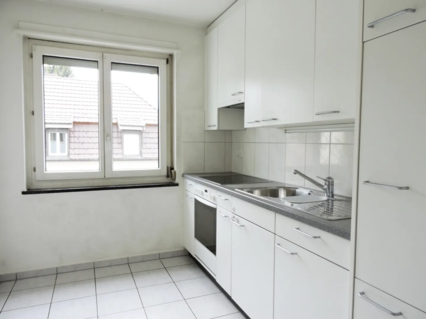 Apartment for rent - Photo 2 of 8