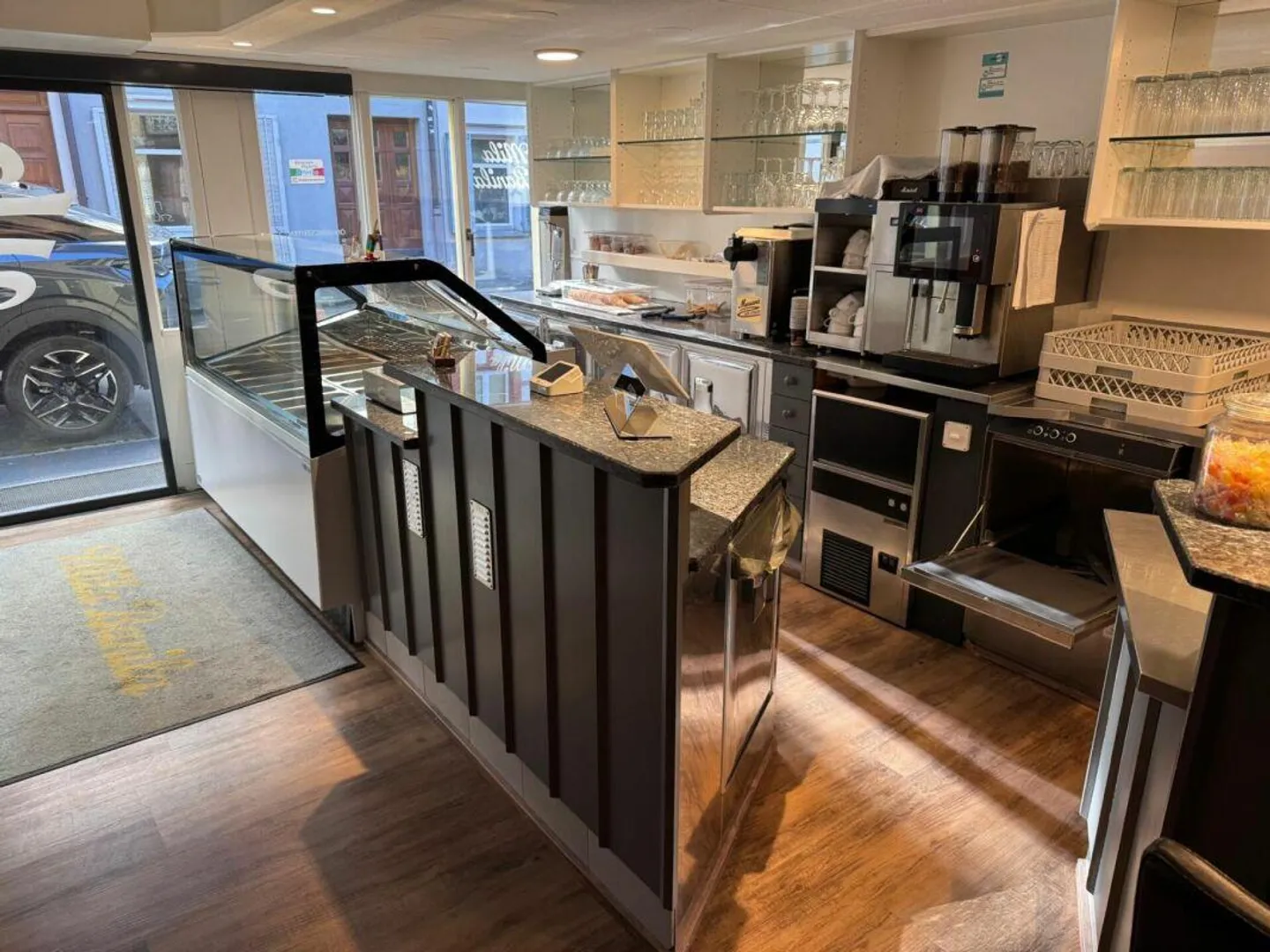 Nachmieter gesucht für charmantes Gelateria-/Café-Lokal in Altstätten - Foto 3 von 5