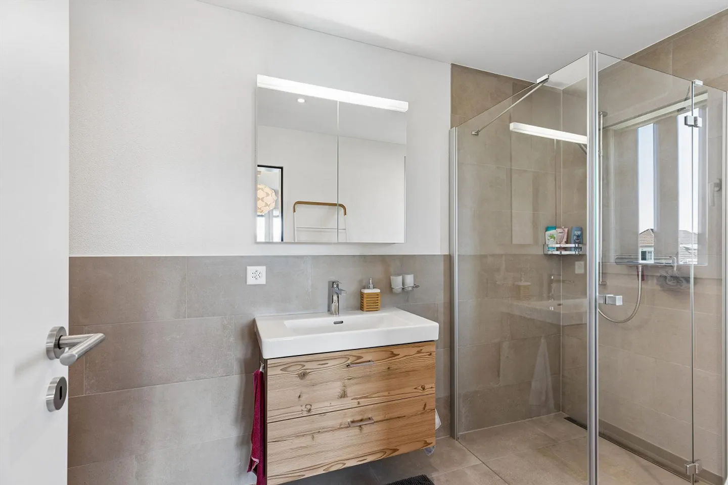 Moderne Wohnung mit grossem Balkon - Foto 7 von 13
