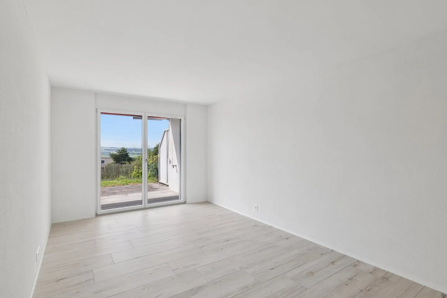 Idylle résidentielle avec terrasse, vue sur les montagnes et aménagement intérieur de haute qualité - Photo 6 sur 9