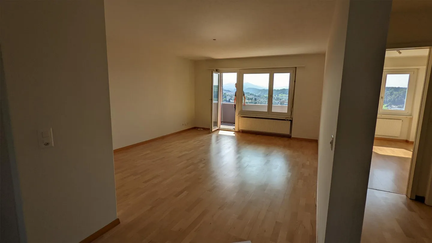 Beautiful 4.5 room apartment with balcony on the top floor - Photo 1 of 7