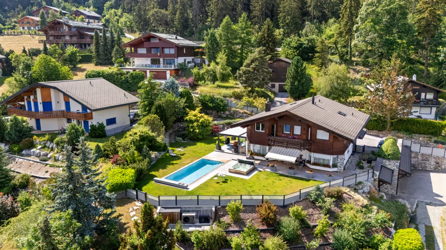 Chalet di lusso con 9 camere e piscina esterna e sauna - Foto 11 di 11
