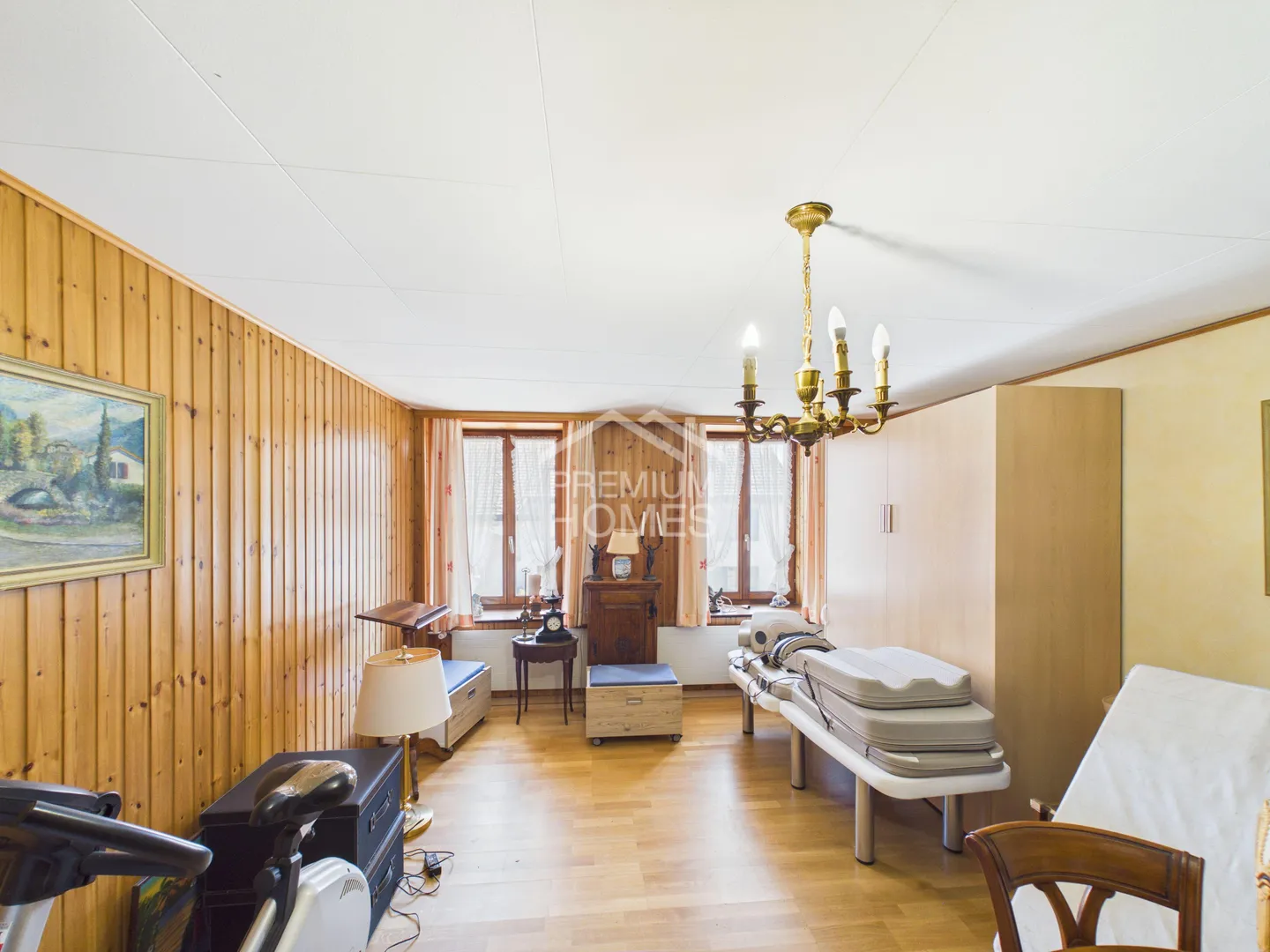 Mixed-use property with great potential - Photo 7 of 12