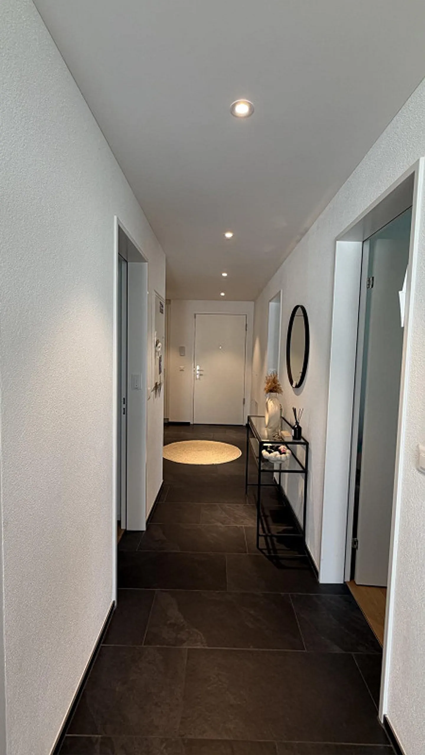 Attractive 4.5-Room Garden Apartment Near the Lake - Photo 2 of 11
