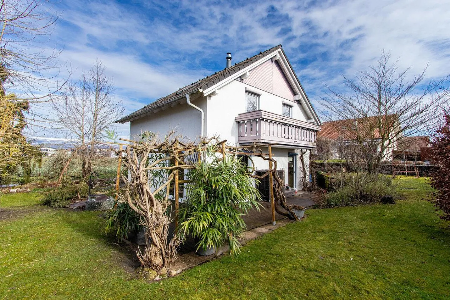 4.5-Zimmer Einfamilienhaus Ruhe, Natur und Wohnkomfort vereint - Photo 1 of 13