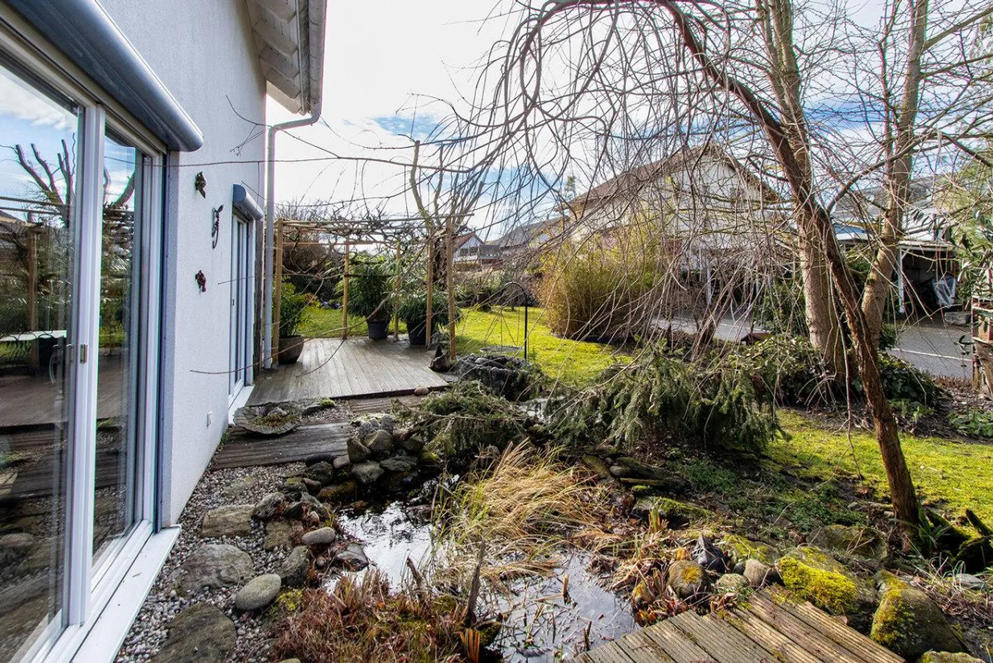 4.5-Zimmer Einfamilienhaus Ruhe, Natur und Wohnkomfort vereint - Photo 2 of 13