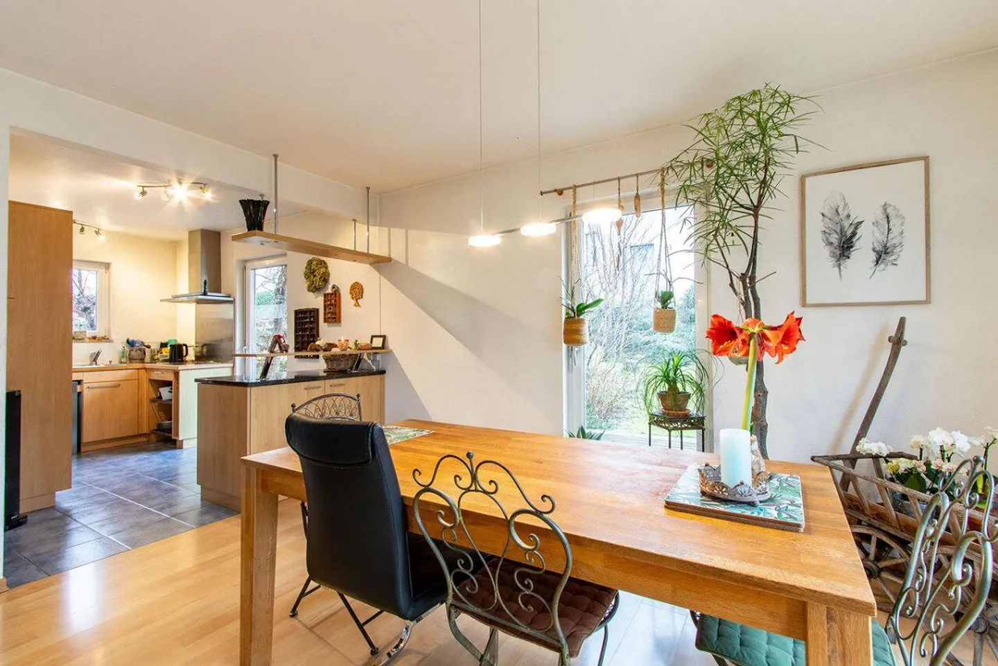 4.5-Zimmer Einfamilienhaus Ruhe, Natur und Wohnkomfort vereint - Photo 8 of 13