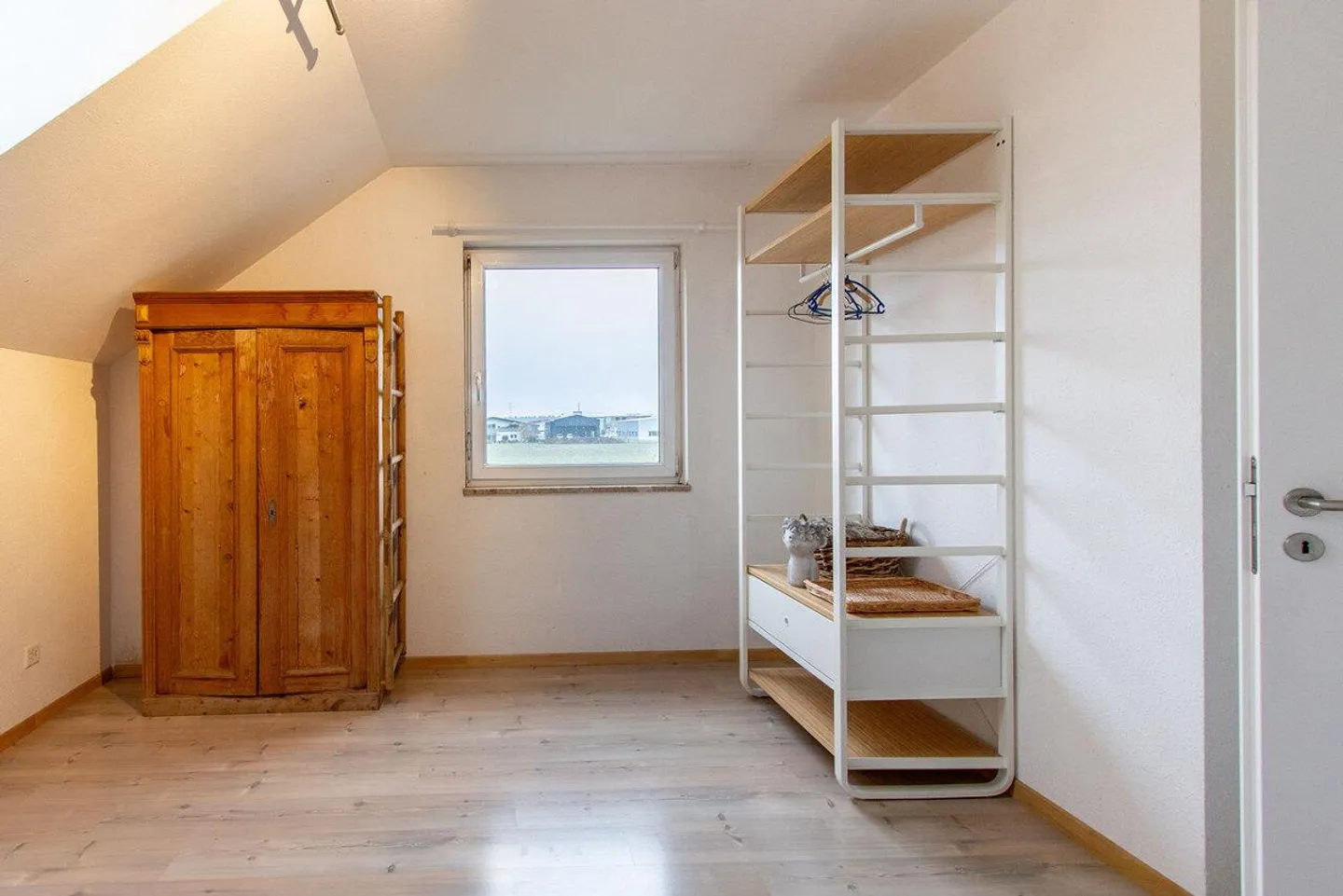 4.5-Zimmer Einfamilienhaus Ruhe, Natur und Wohnkomfort vereint - Photo 12 of 13