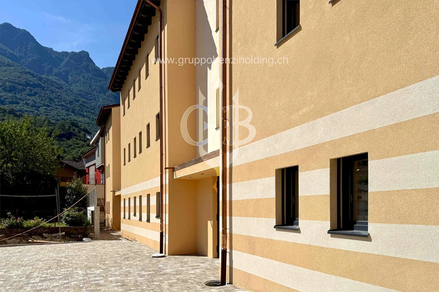 DIRECTLY FROM THE PROMOTER - Giubiasco - Piazza Grande - Photo 2 of 20
