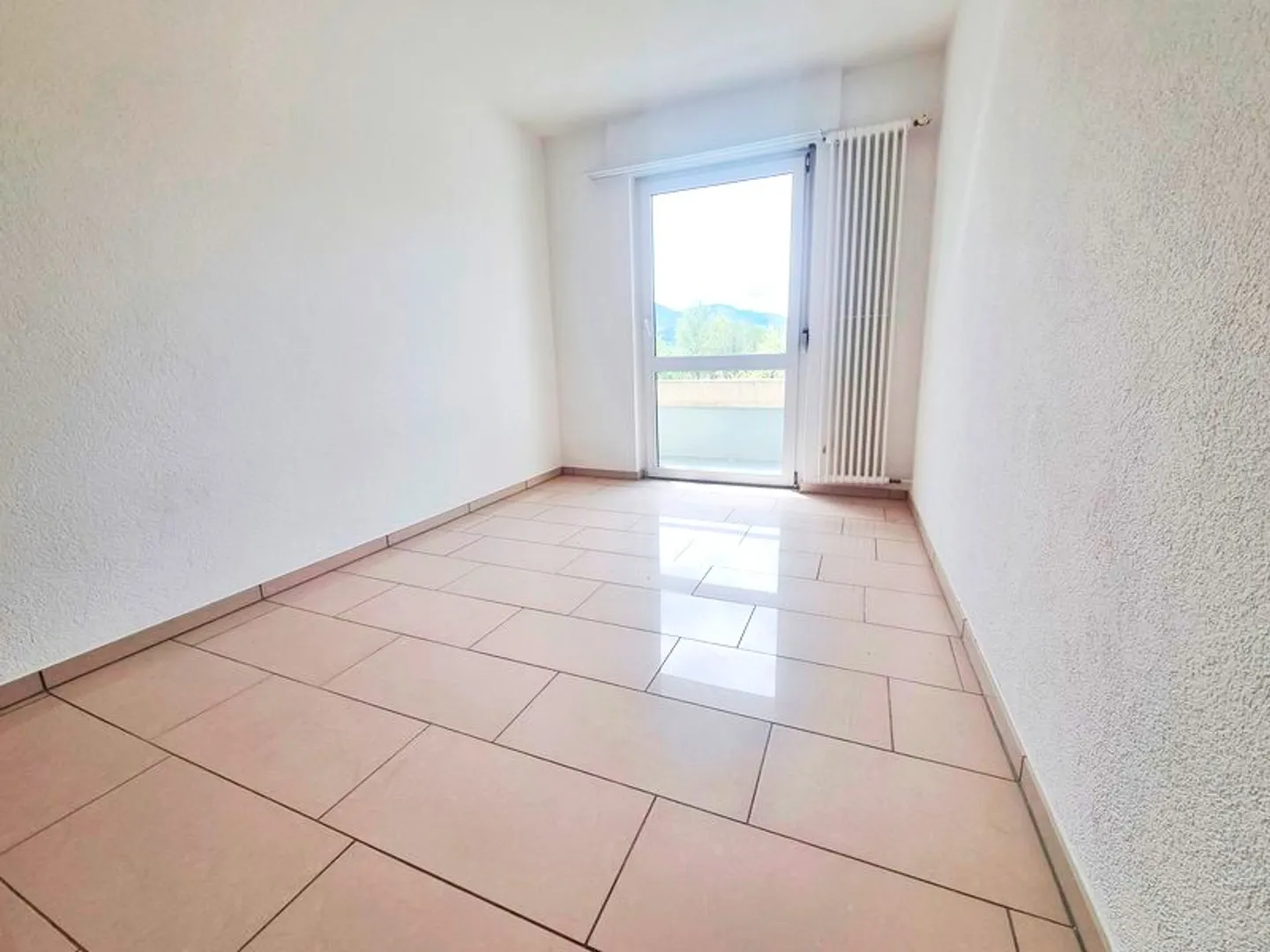 Bel appartement avec terrasse dans un emplacement idéal - Photo 1 sur 4