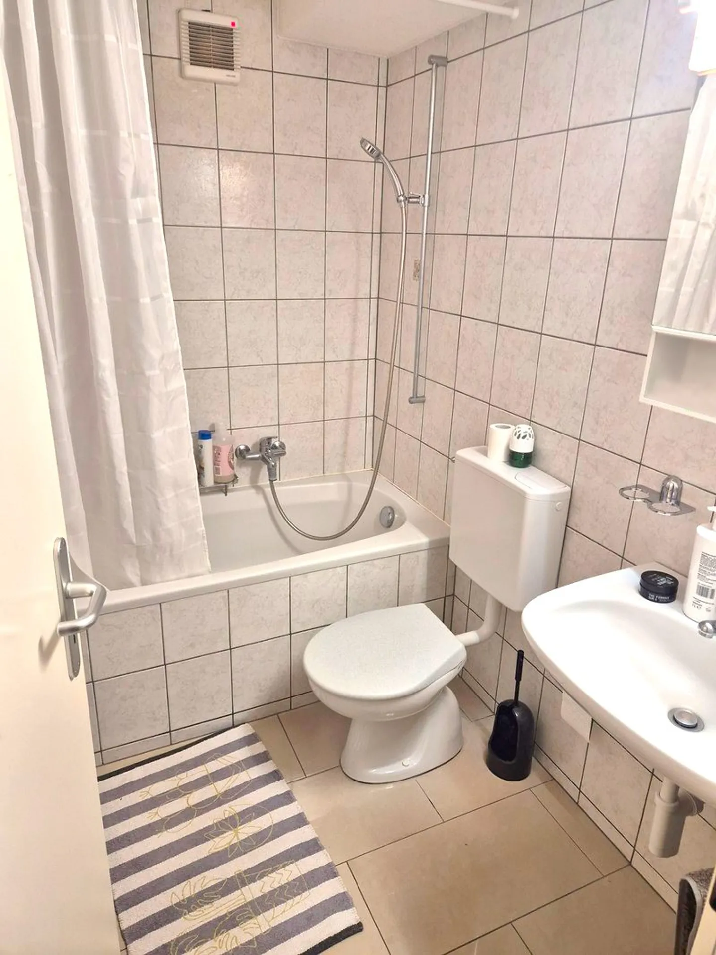 Bel appartement avec terrasse dans un emplacement idéal - Photo 3 sur 4