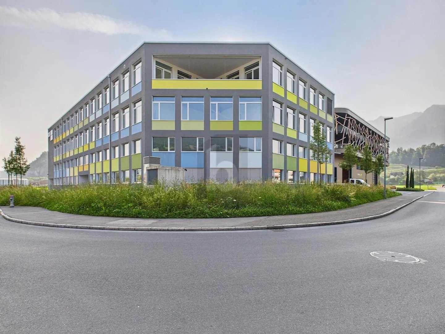 REPRESENTATIVE OFFICE WITH HIGH-QUALITY DESIGN - Photo 4 of 6