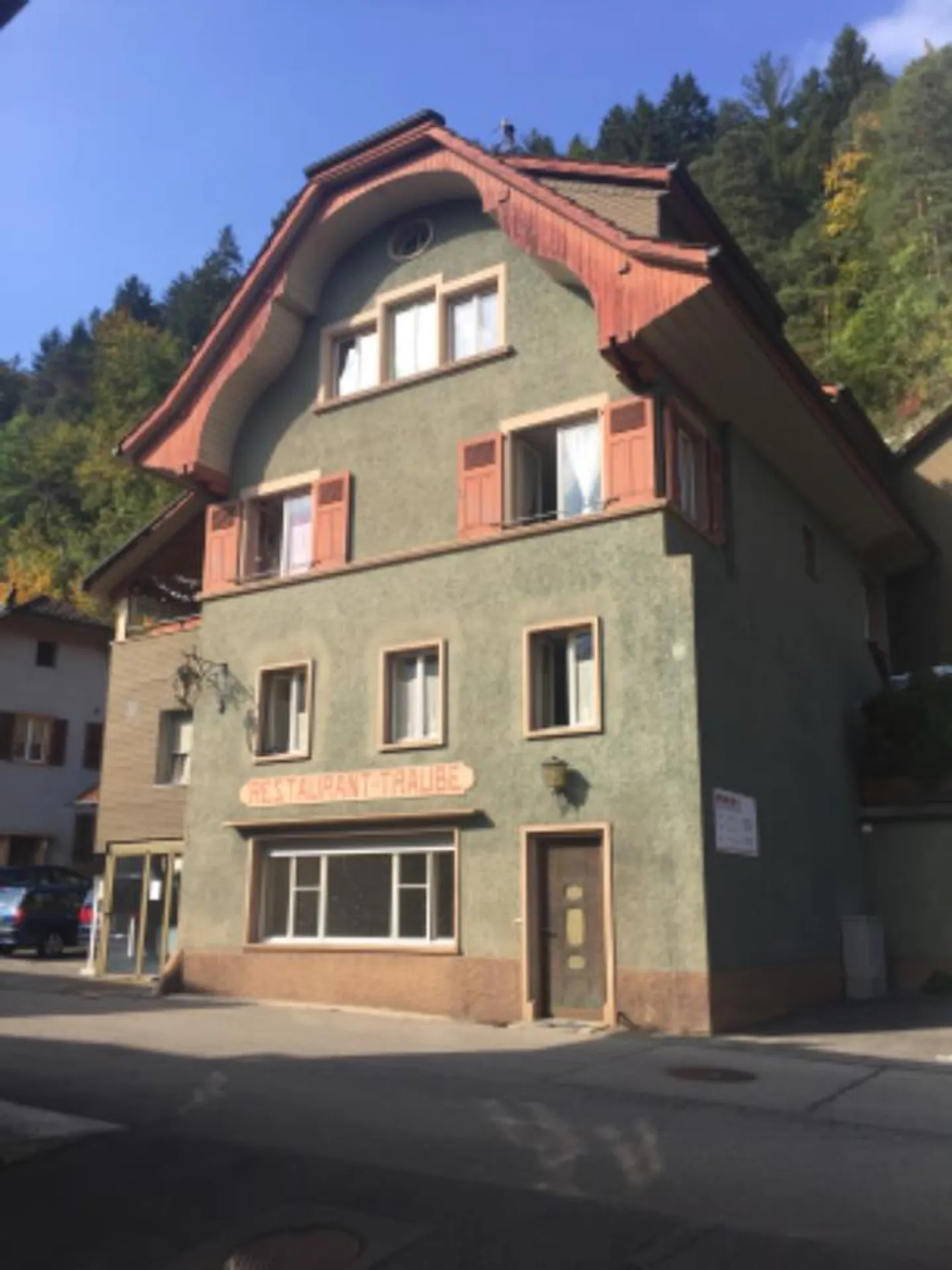 Ampio appartamento con 1 camera al piano terra con posto auto - Foto 1 di 1