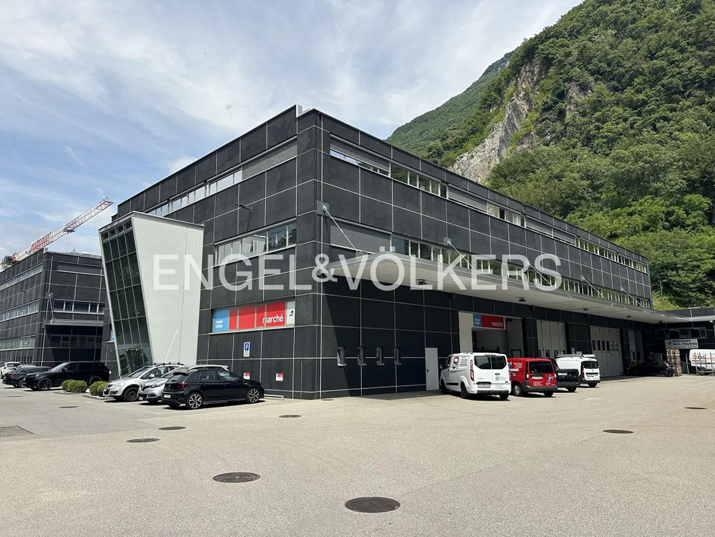 Capannone industriale in posizione strategica con uffici - Foto 1 di 15