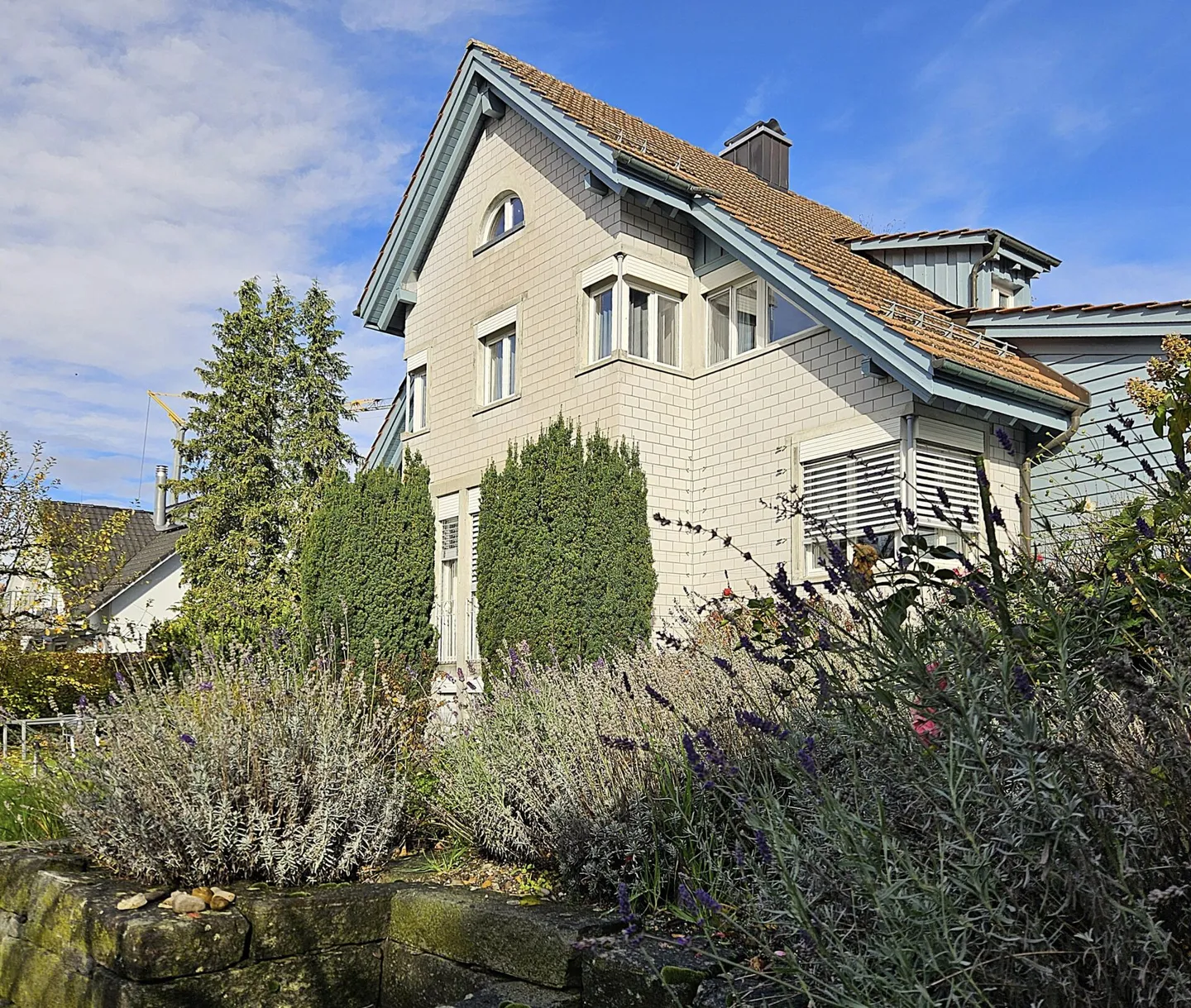 Well-maintained spacious 8.5 room single-family home for sale on the southern edge of the old village center of Elgg - Photo 2 of 15