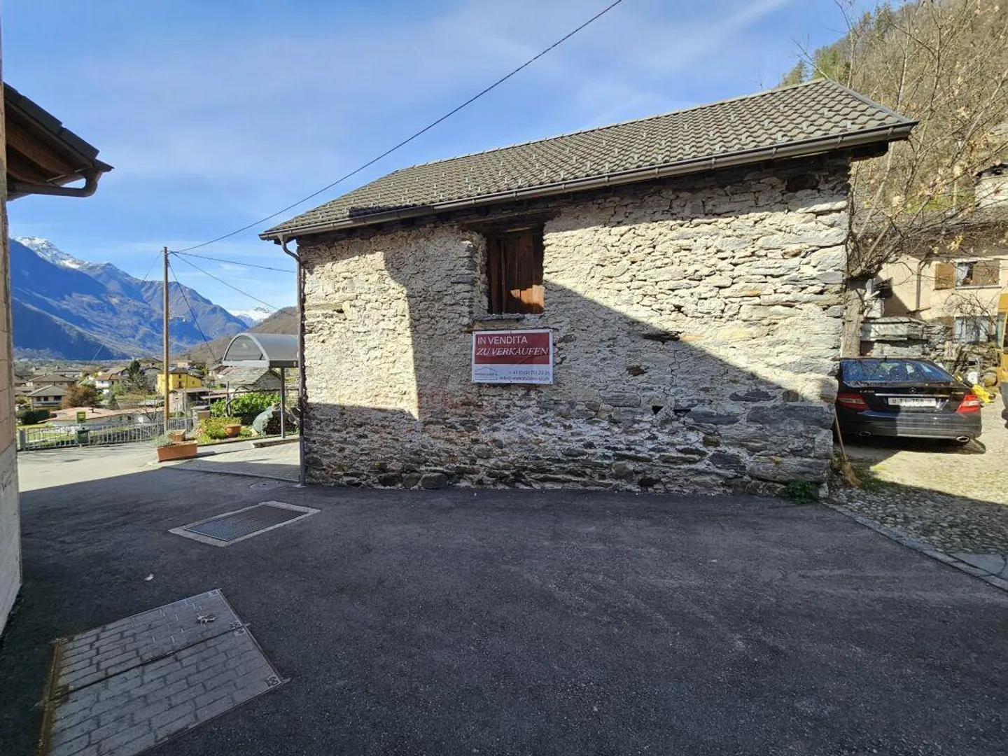 GORDEVIO – Ticinese house to renovate with livable stable - Photo 4 of 6