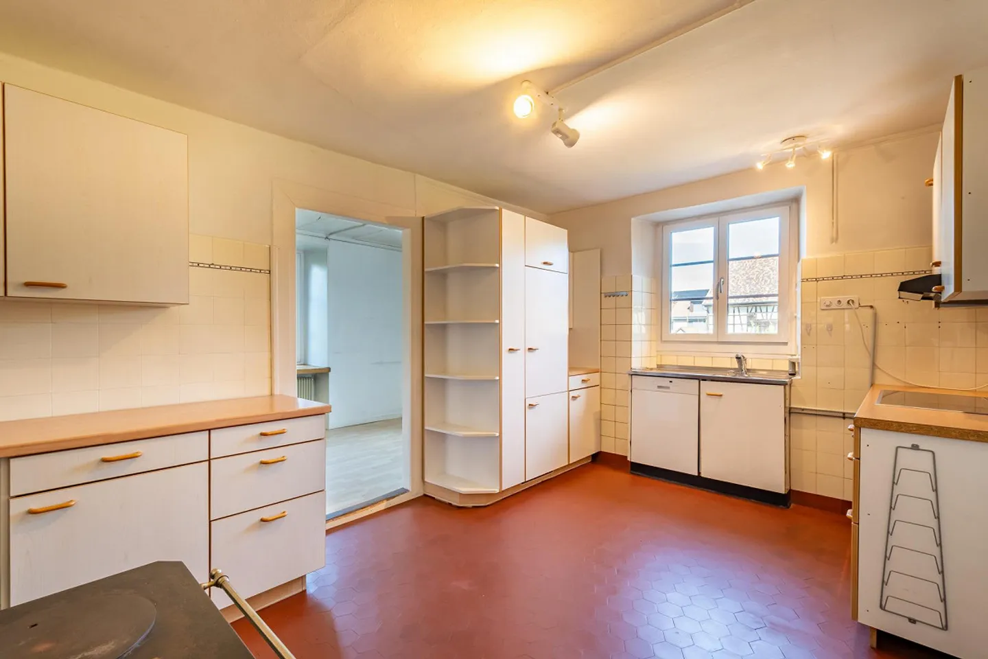 Ampia parcella edificabile con una notevole proprietà antica - Foto 12 di 27