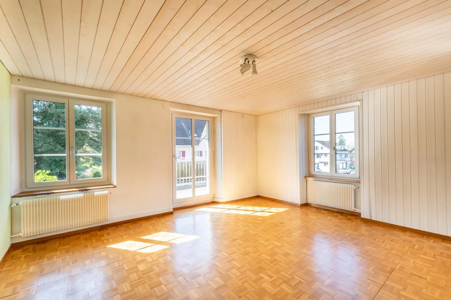 Ampia parcella edificabile con una notevole proprietà antica - Foto 17 di 27