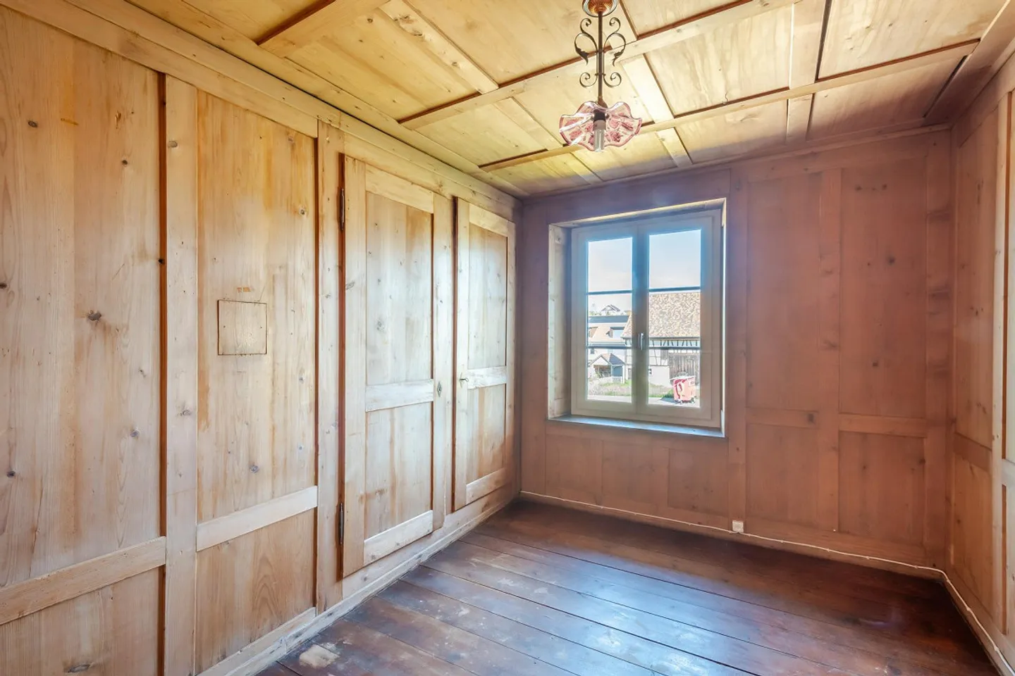 Ampia parcella edificabile con una notevole proprietà antica - Foto 19 di 27