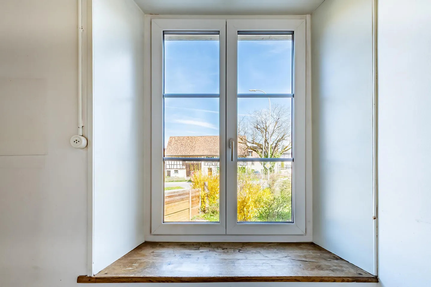 Ampia parcella edificabile con una notevole proprietà antica - Foto 3 di 27