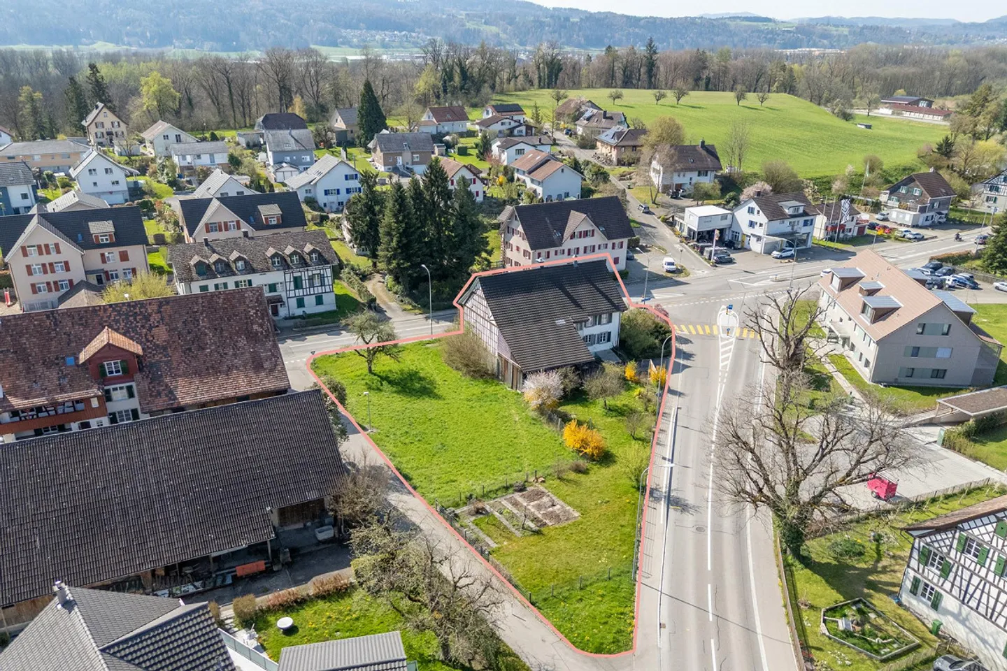 Ampia parcella edificabile con una notevole proprietà antica - Foto 2 di 27