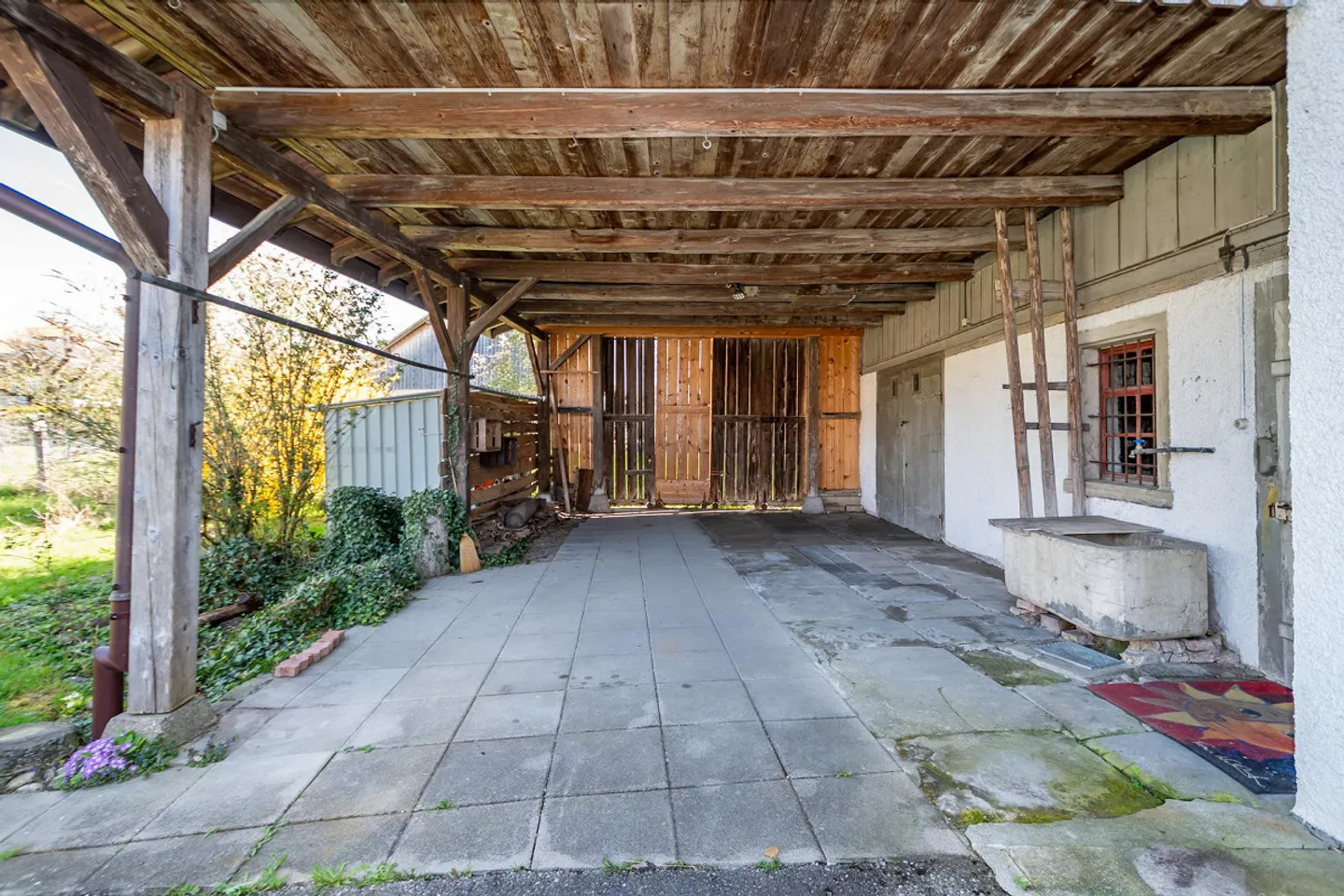 Ampia parcella edificabile con una notevole proprietà antica - Foto 23 di 27