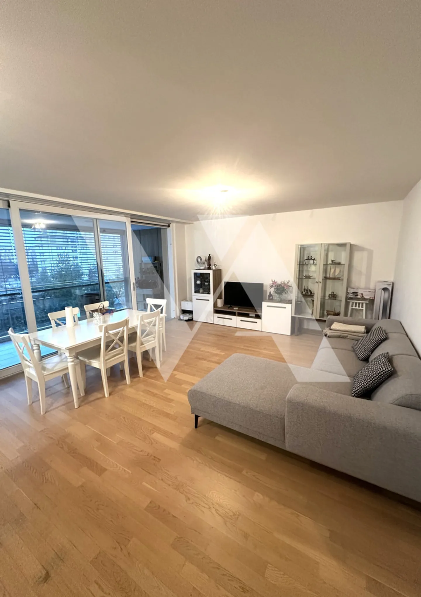 For rent - Magnificent 4.5-room apartment with loggia - Photo 1 of 8