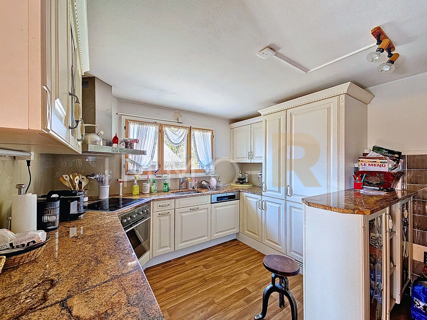Charming 5.5-room apartment in a chalet - Photo 6 of 11