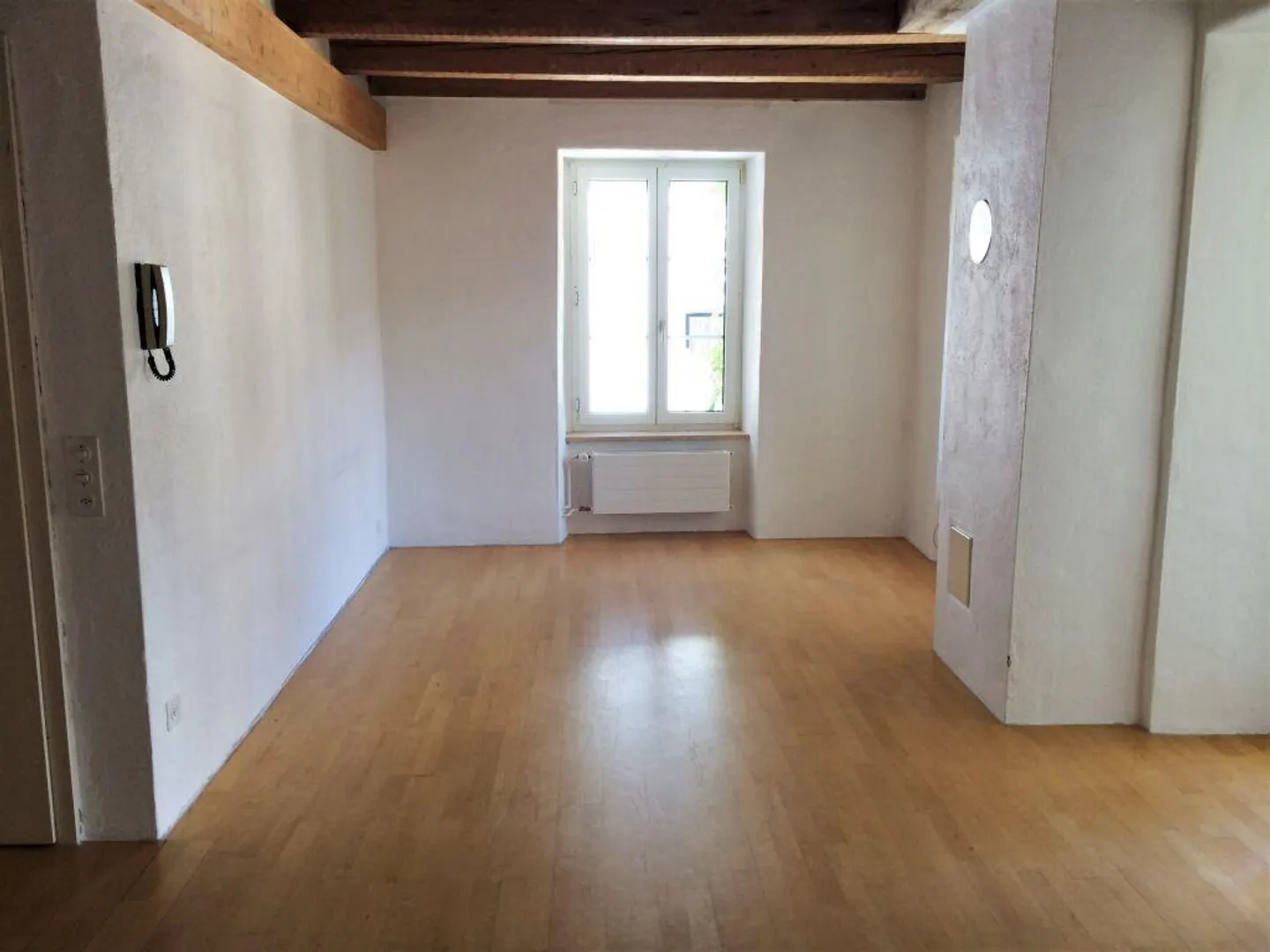 Charmante appartement 2 pièces dans la vieille ville de Schaffhouse - Photo 2 sur 12