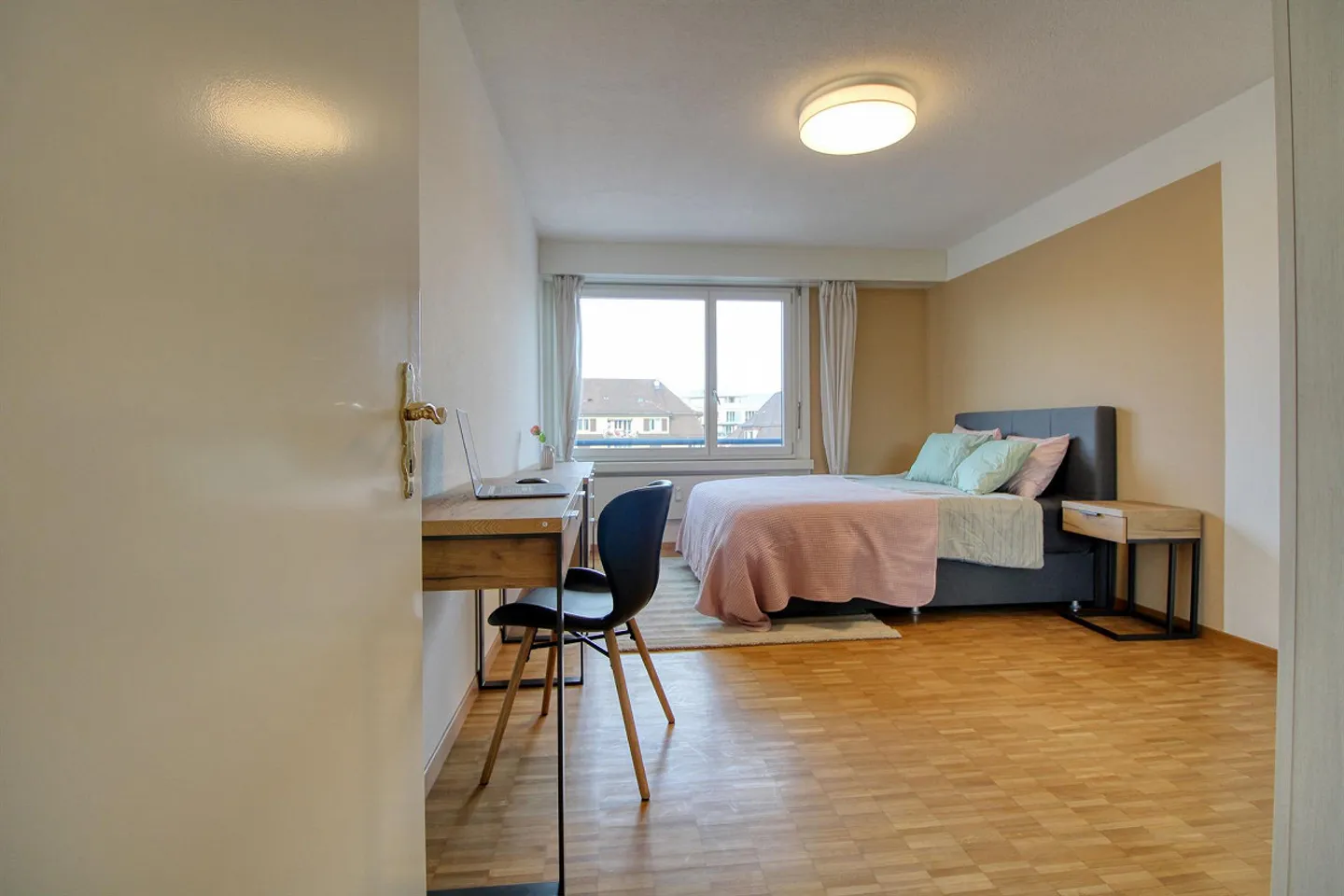 Beautiful Rooms in Prime Location Near Sihlcity - Photo 1 of 15