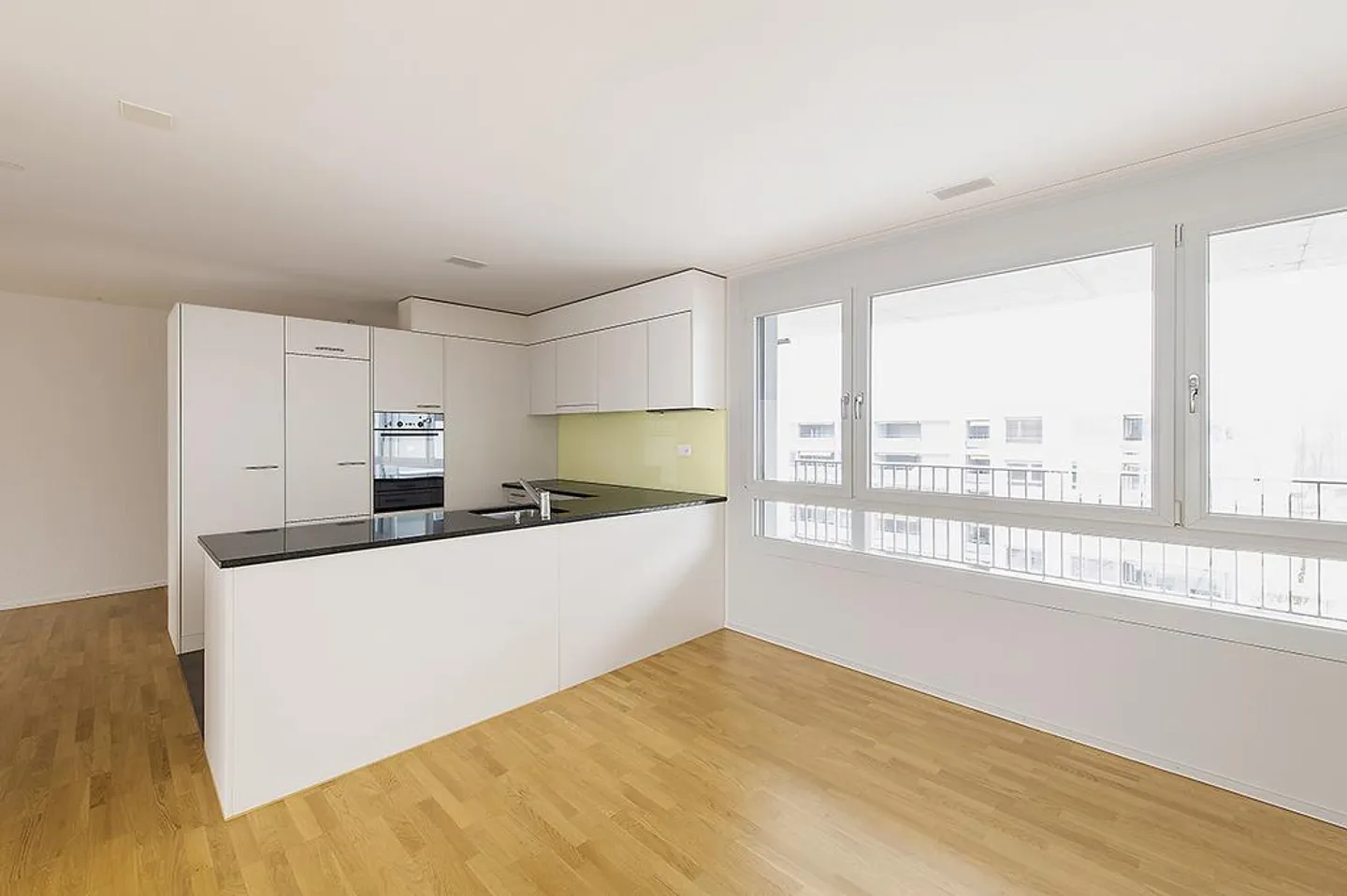 ***Appartamento 3,5 locali***97m2***2° piano***grande loggia*** - Foto 3 di 8