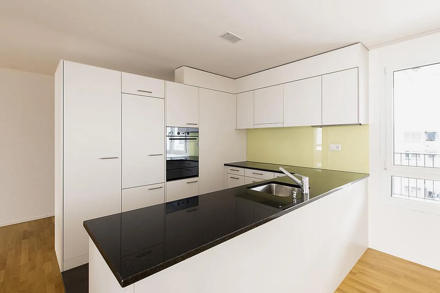 ***Appartamento 3,5 locali***97m2***2° piano***grande loggia*** - Foto 4 di 8
