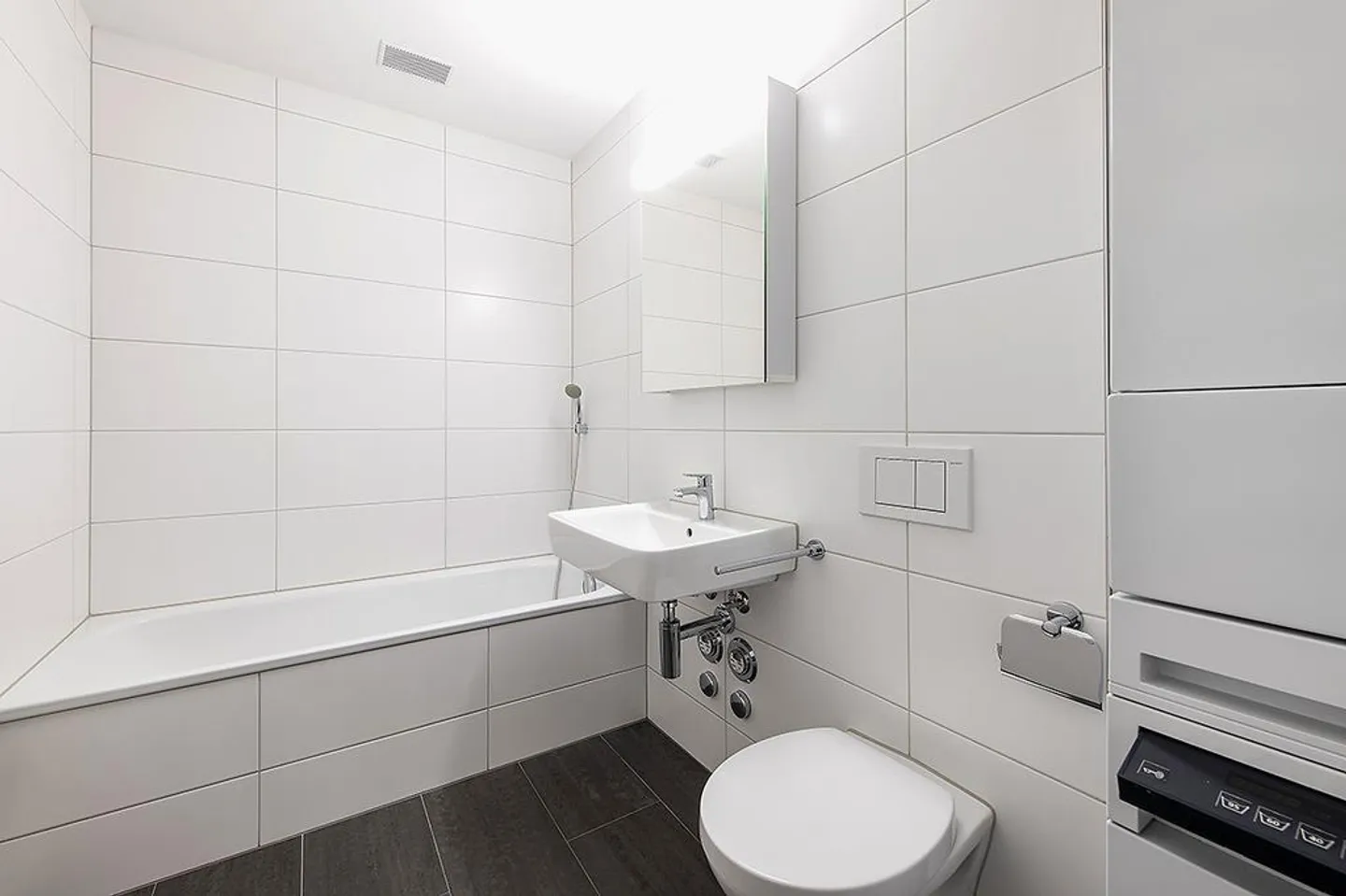 ***Appartamento 3,5 locali***97m2***2° piano***grande loggia*** - Foto 7 di 8