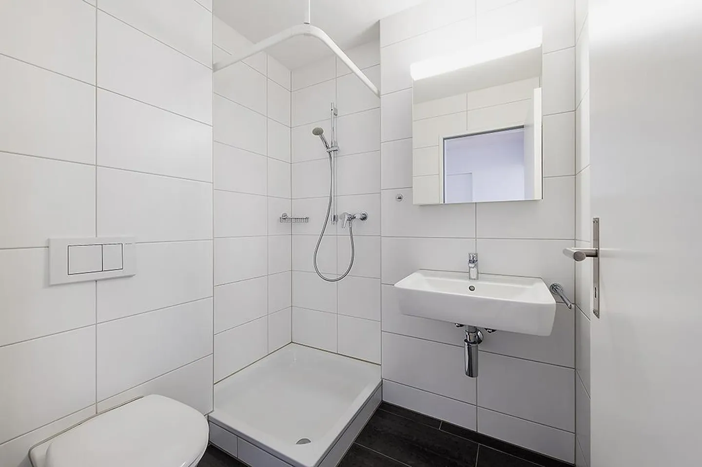 ***Appartamento 3,5 locali***97m2***2° piano***grande loggia*** - Foto 8 di 8