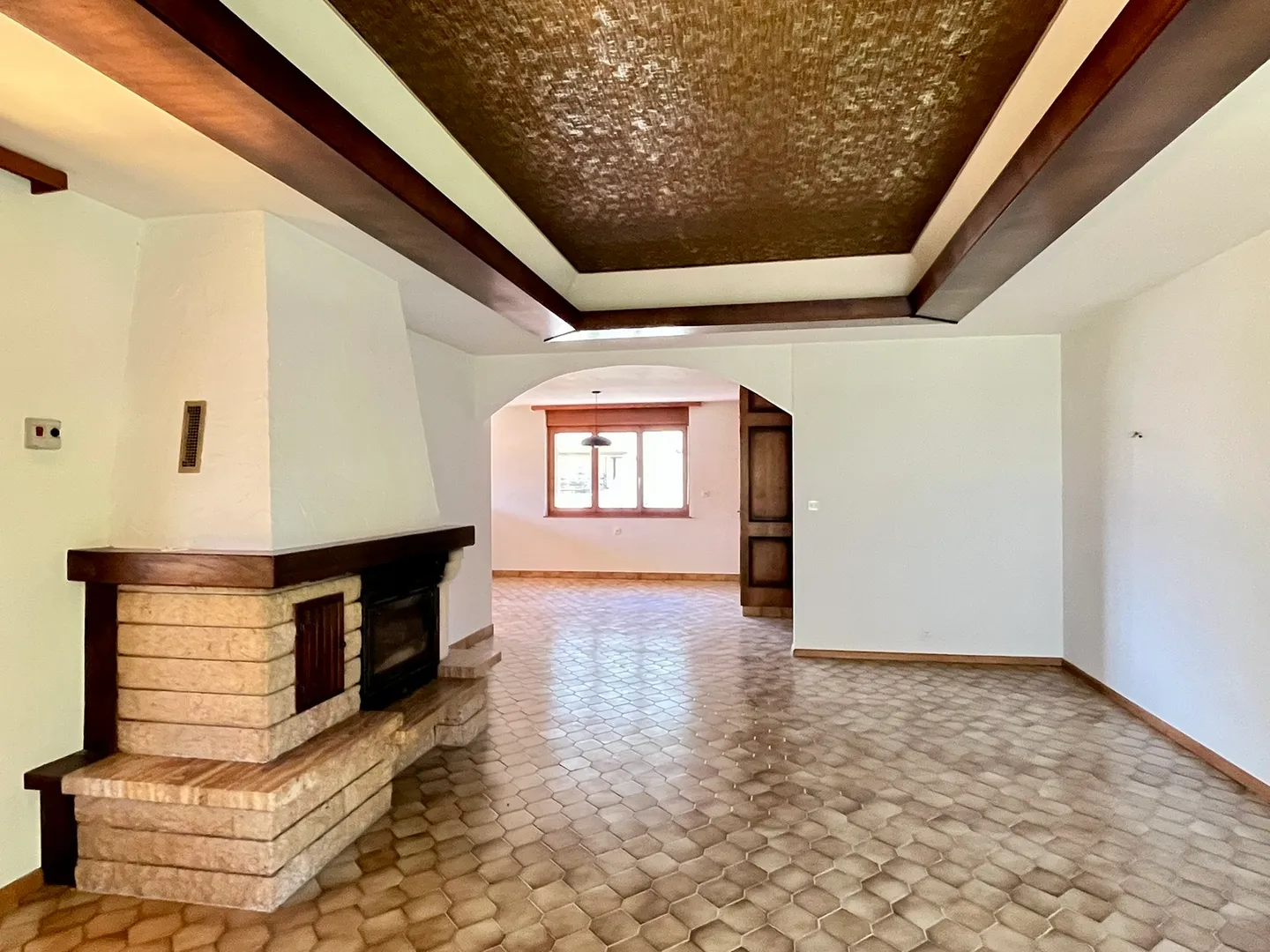 Villa / 2 Appartements / 1'735 m3 und Grundstück 1'073 m2 / EXKLUSIVITÄT - Foto 2 von 9