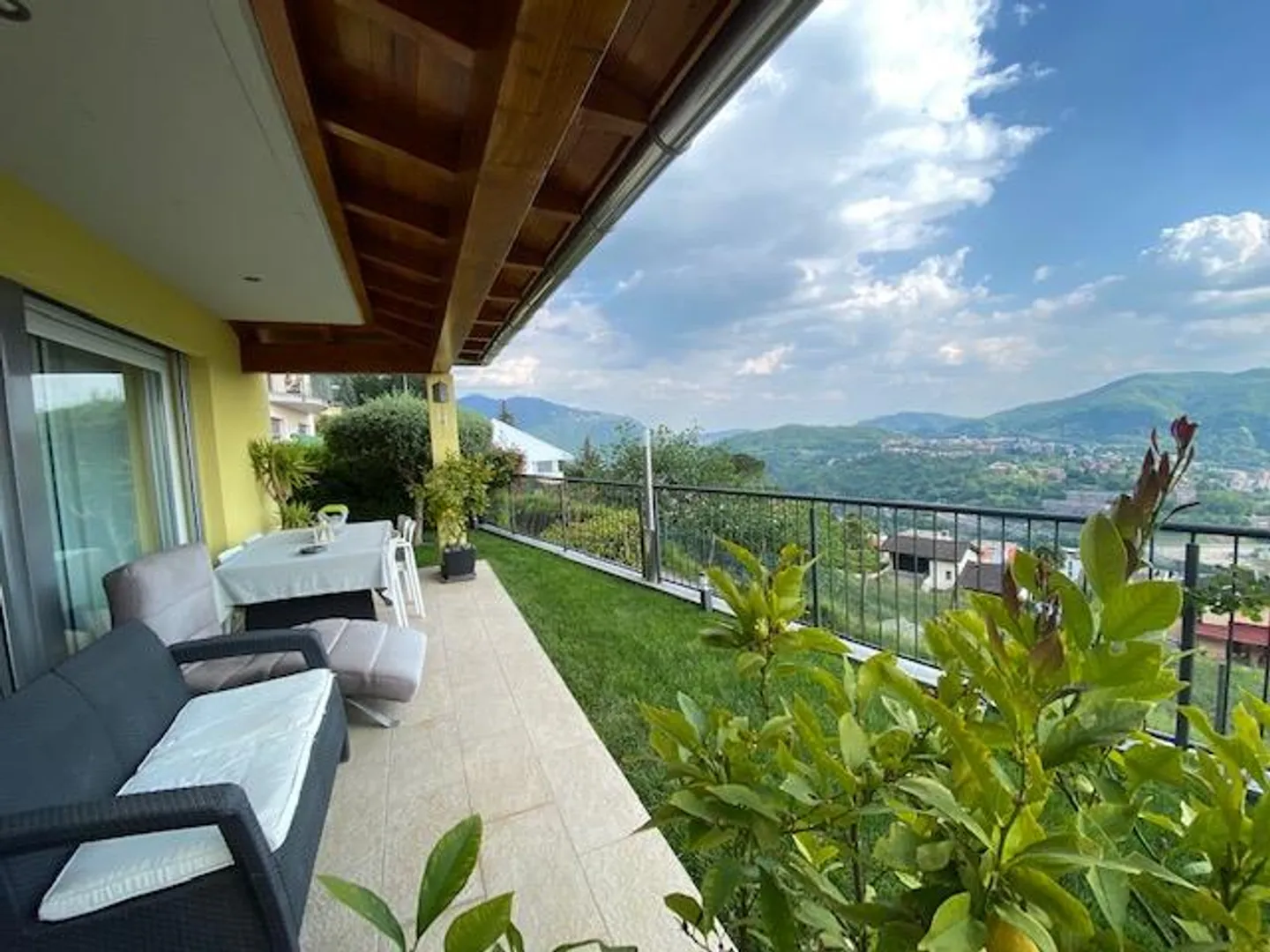SPLENDIDA CASA UNIFAMILIARE CON VISTA PANORAMICA - Foto 1 di 13