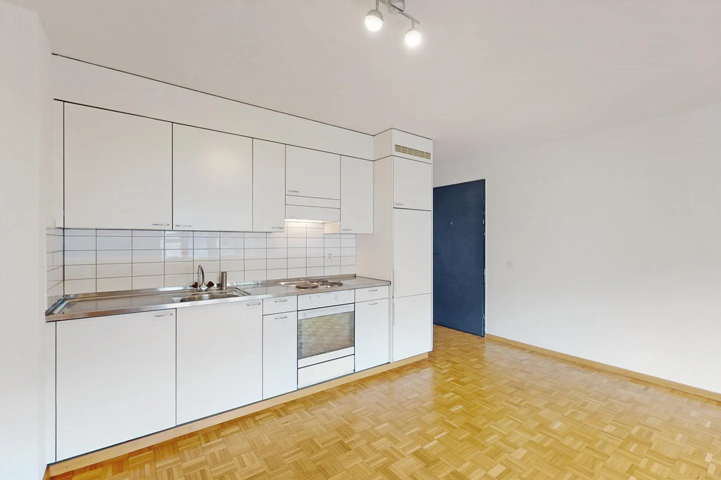 Cozy and Bright Apartment - Photo 5 of 10