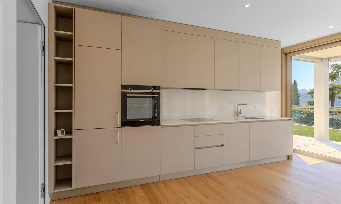 NUOVO: 2,5 camere con giardino e vista lago a Bissone - Foto 2 di 9