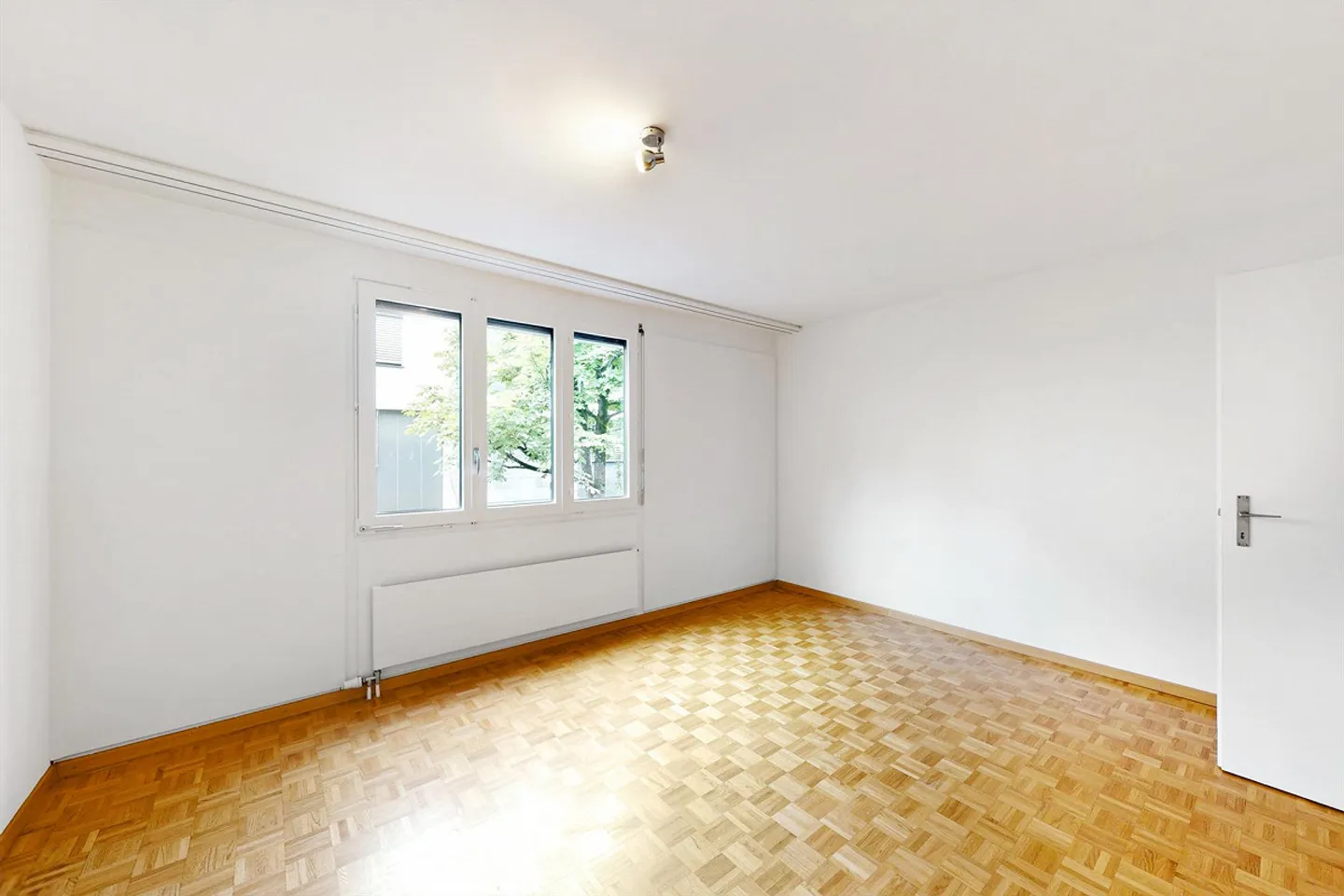 Cozy and Bright Apartment - Photo 7 of 10