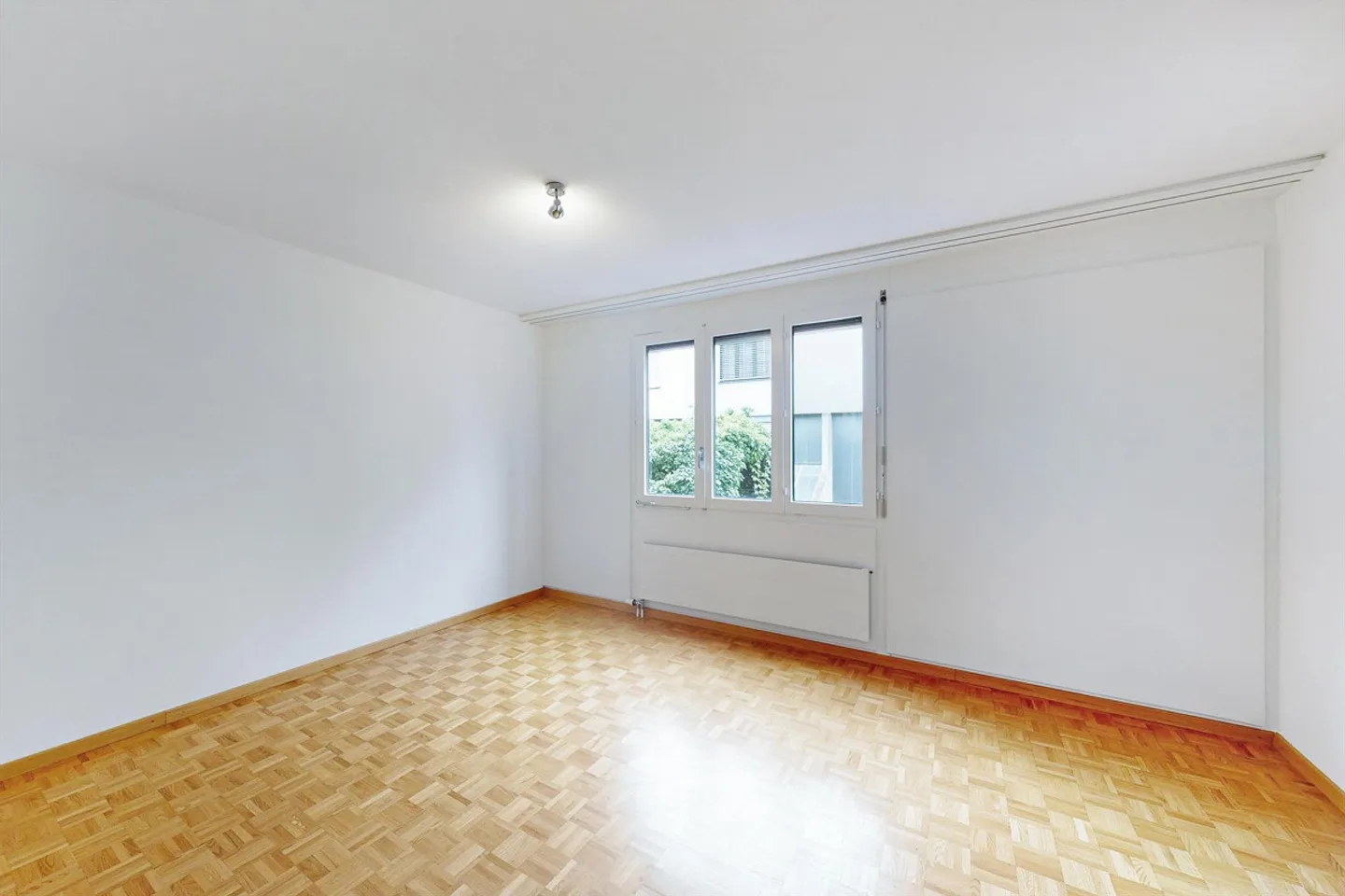 Cozy and Bright Apartment - Photo 8 of 10