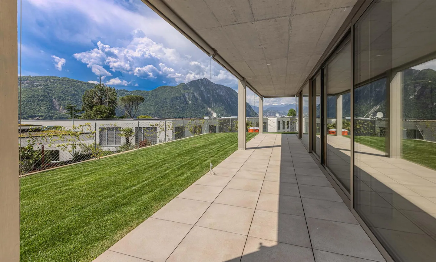 NUOVO: 2,5 camere con giardino e vista lago a Bissone - Foto 3 di 9