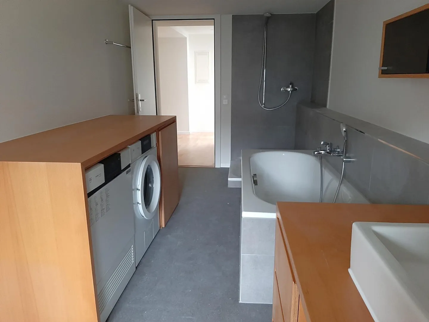 Vivre dans ENGEL - appartement 3.5 pièces spécialement charmant et beau - Photo 2 sur 17