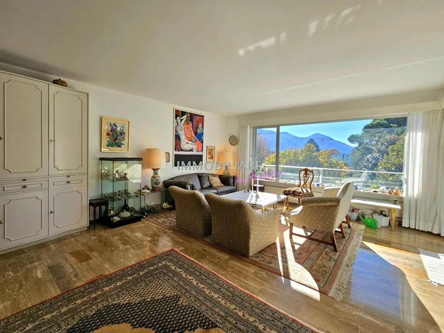 Appartement ensoleillé avec vue sur la verdure dans un emplacement central et calme près des transports en commun - Photo 3 sur 13