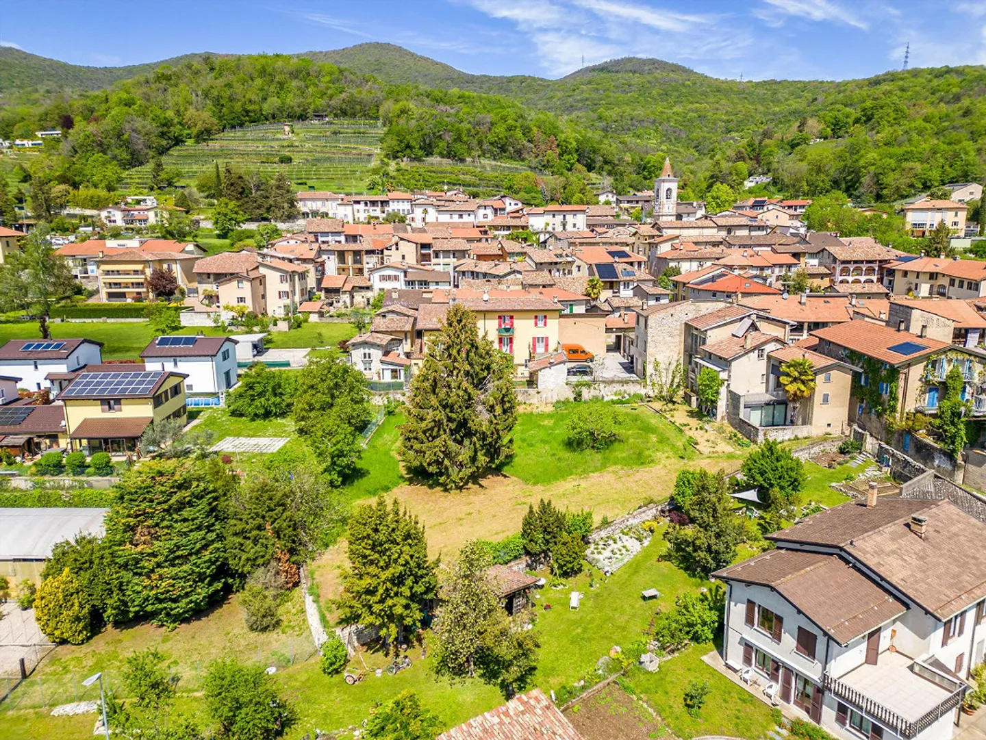 Terrain constructible en plein soleil avec projet approuvé pour un - Photo 4 sur 5