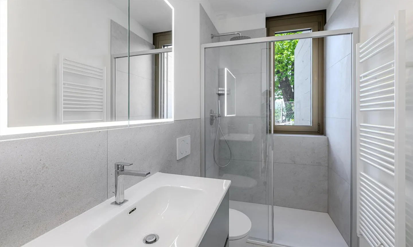 NUOVO: 2,5 camere con giardino e vista lago a Bissone - Foto 7 di 9