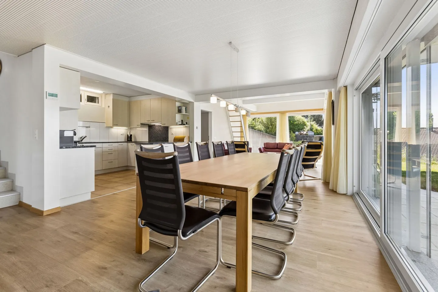 Exklusives Ferienhaus mit Weitblick an begehrter Lage in Aschlen ob Gunten - Foto 2 di 13