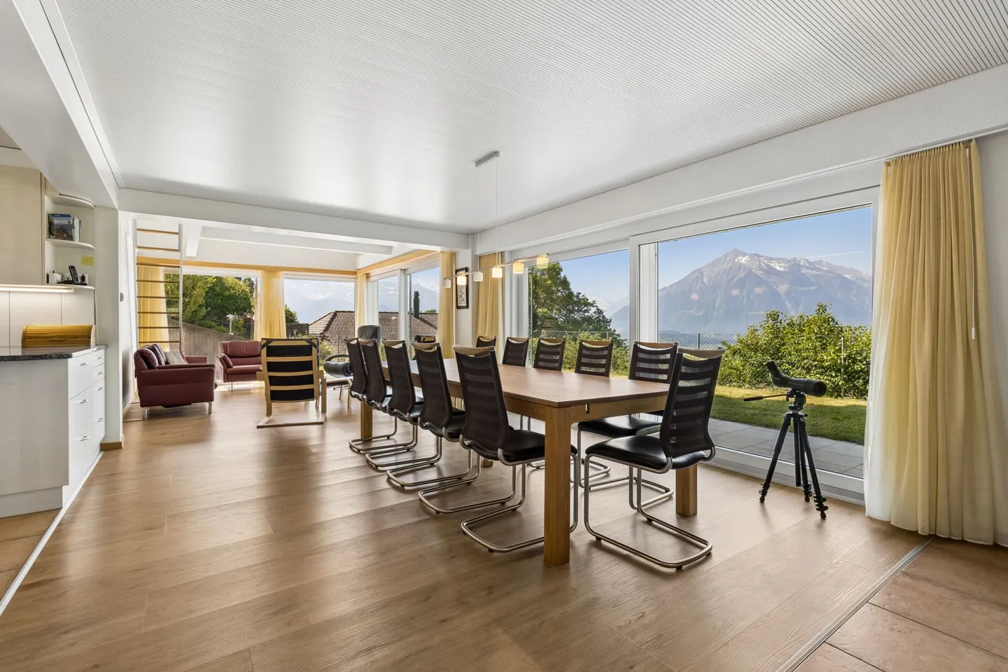 Exklusives Ferienhaus mit Weitblick an begehrter Lage in Aschlen ob Gunten - Foto 3 di 13