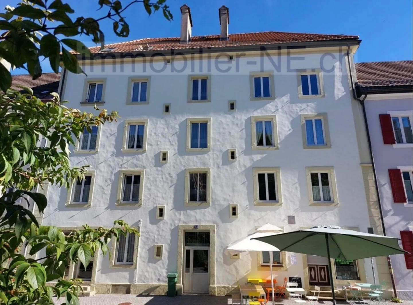 Immeuble de rendement situé dans rue piétonne - 5 appartements et 2 commerces - Photo 1 sur 17