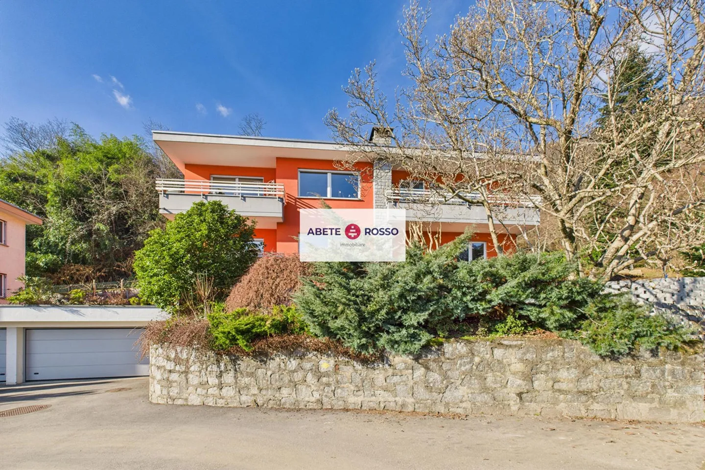 Apartment with terraces in a quiet and prestigious residential area. - Photo 2 of 17